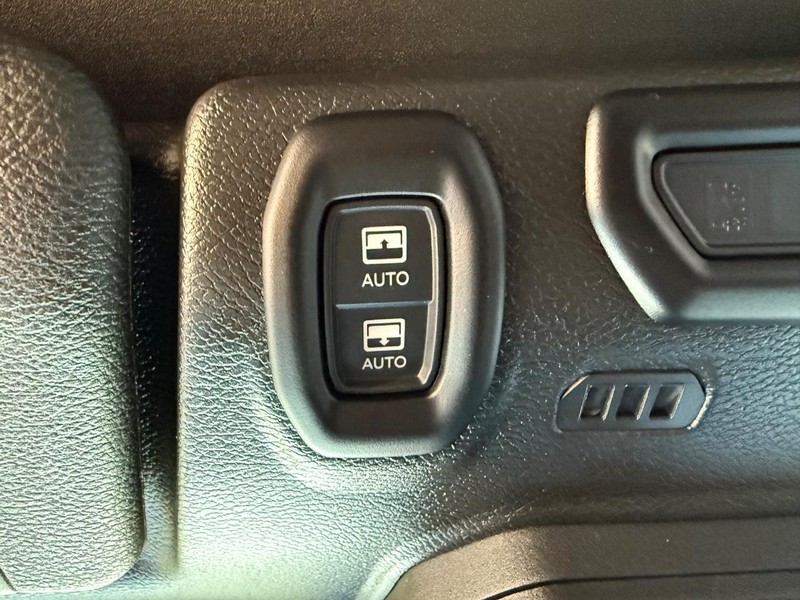 Jeep Wrangler 4xe Vehicle Image 23