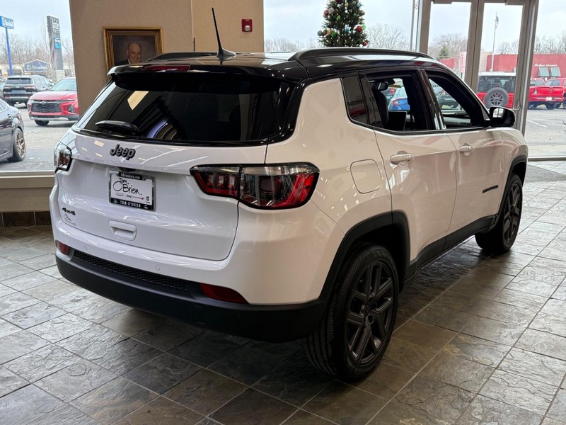 Jeep Compass Vehicle Image 02