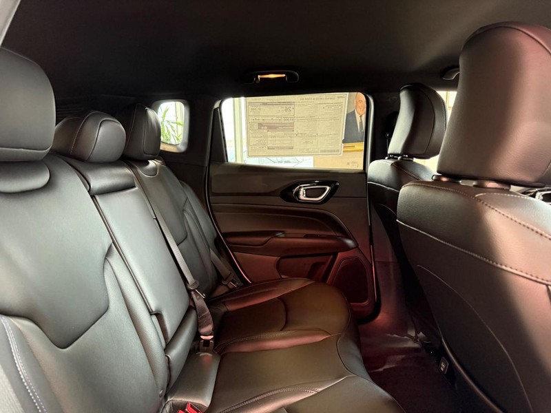 Jeep Compass Vehicle Image 04