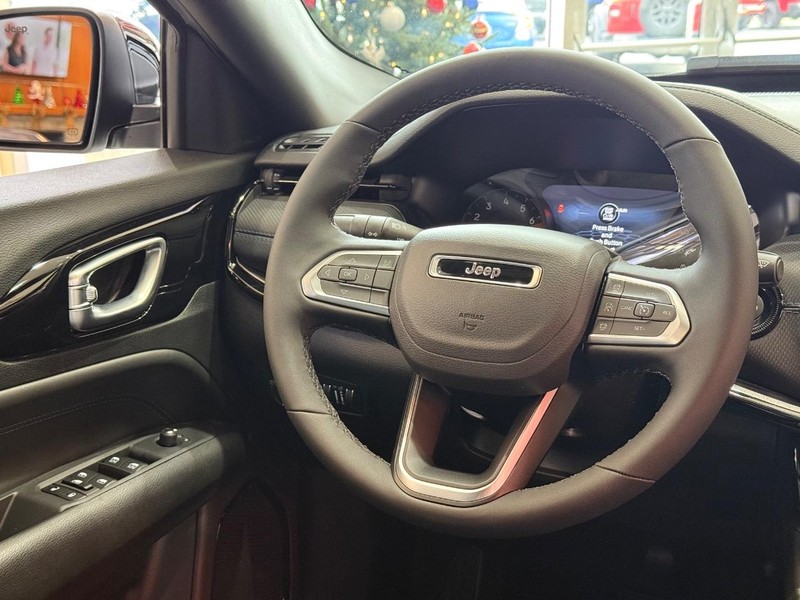 Jeep Compass Vehicle Image 06