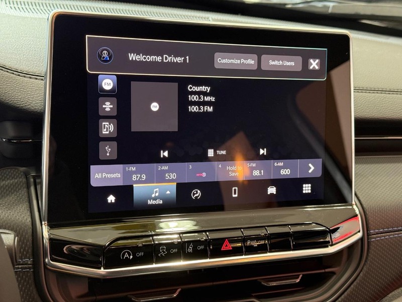 Jeep Compass Vehicle Image 10