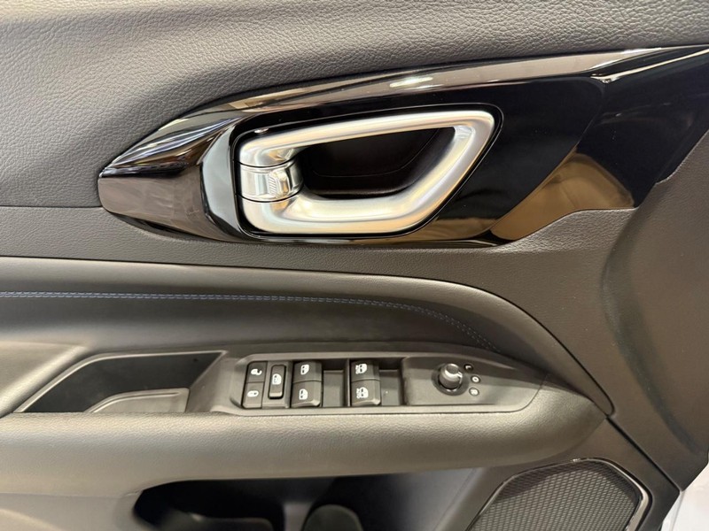 Jeep Compass Vehicle Image 16