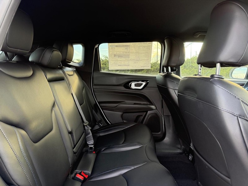 Jeep Compass Vehicle Image 04