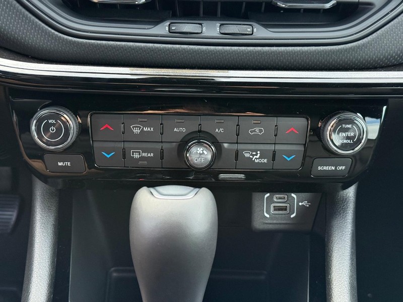 Jeep Compass Vehicle Image 12