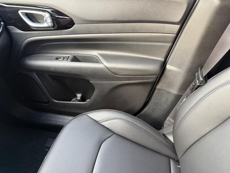 Jeep Compass Vehicle Image 14