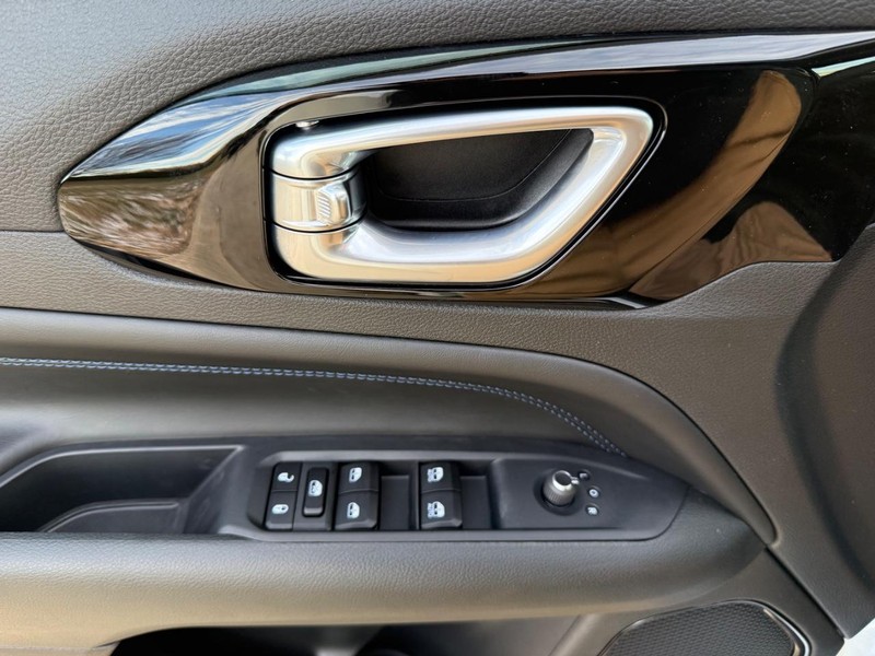 Jeep Compass Vehicle Image 17