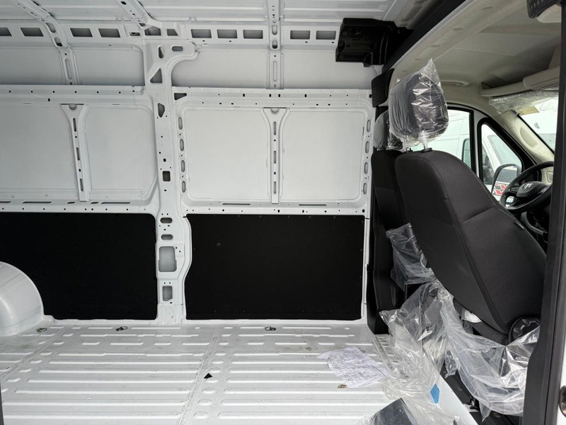 Ram ProMaster Cargo Van Vehicle Image 10