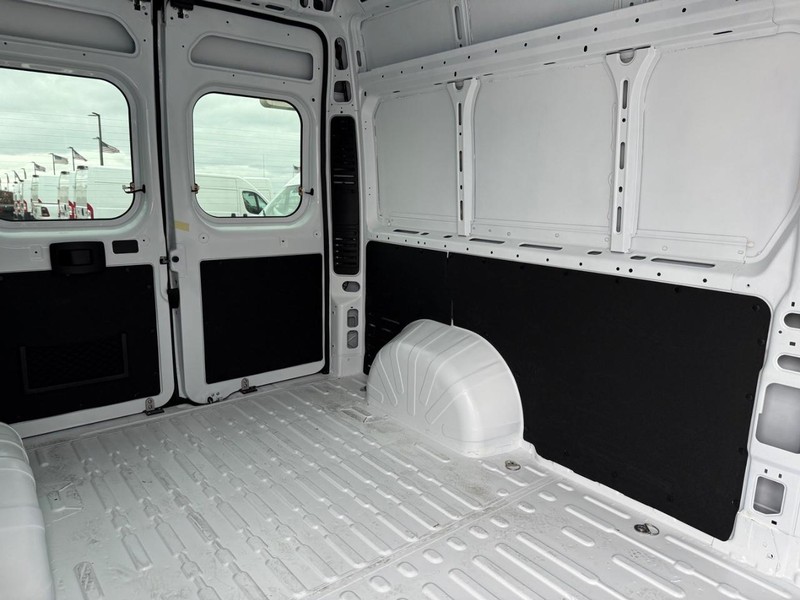 Ram ProMaster Cargo Van Vehicle Image 11