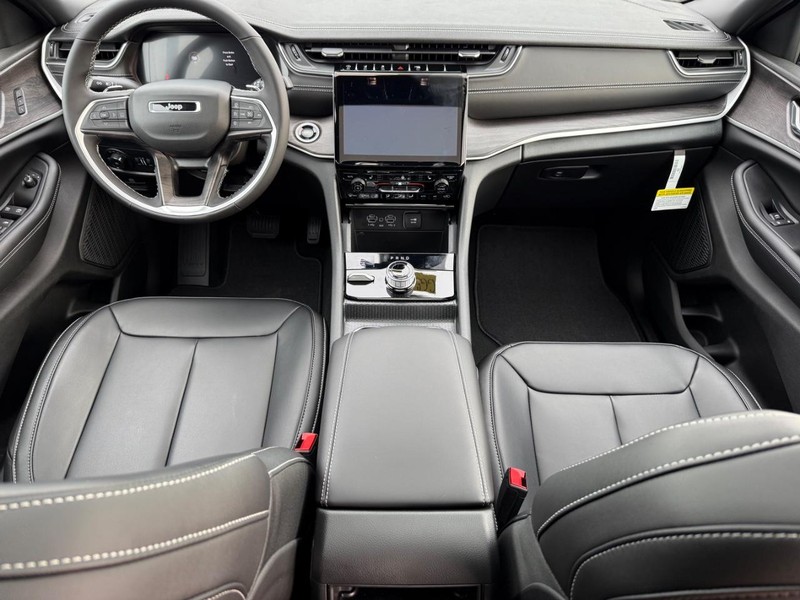 Jeep Grand Cherokee Vehicle Image 06