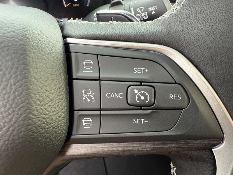 Jeep Grand Cherokee Vehicle Image 09