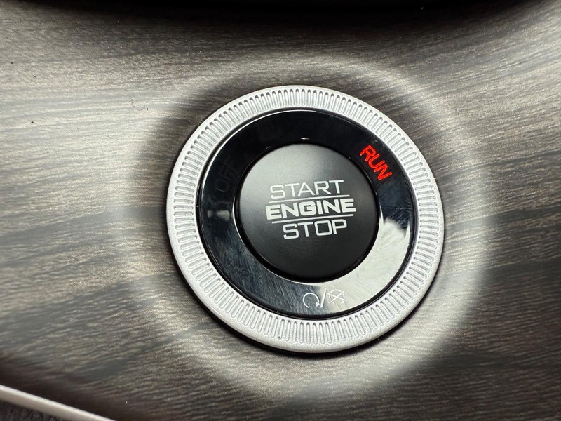 Jeep Grand Cherokee Vehicle Image 10