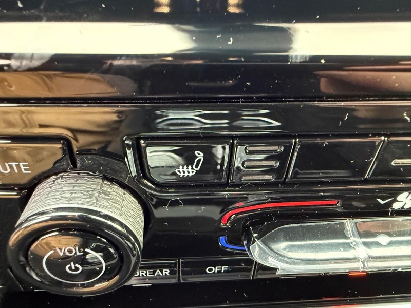 Jeep Grand Cherokee Vehicle Image 11