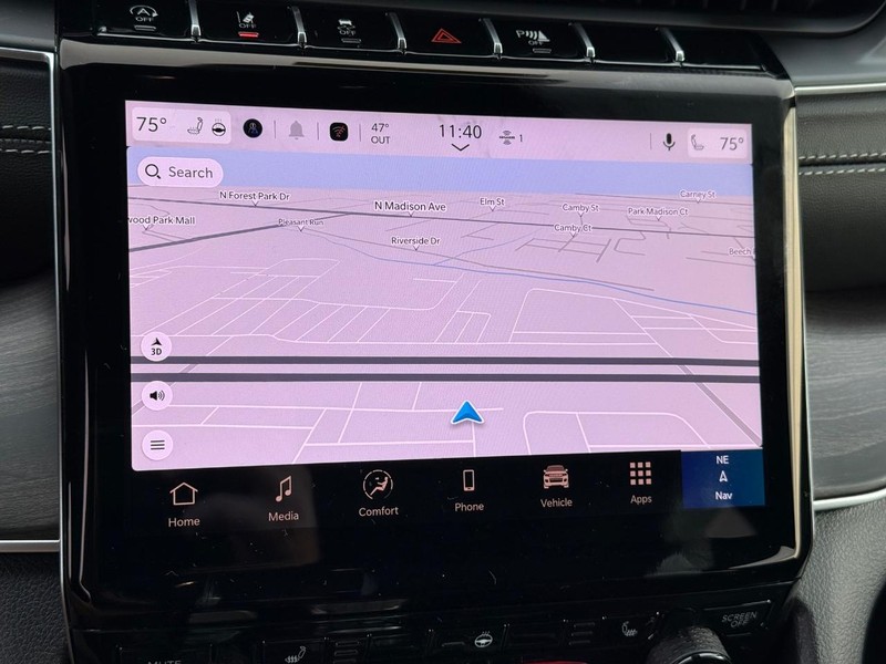 Jeep Grand Cherokee Vehicle Image 12