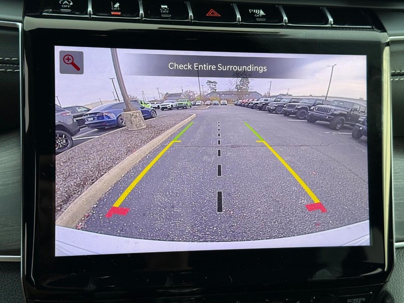 Jeep Grand Cherokee Vehicle Image 13