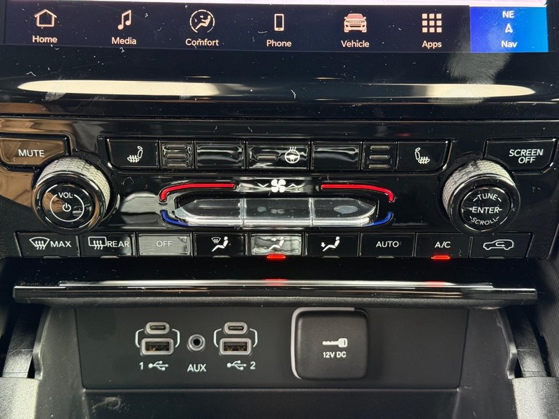 Jeep Grand Cherokee Vehicle Image 14