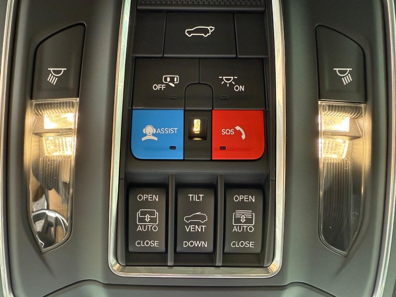 Jeep Grand Cherokee Vehicle Image 17