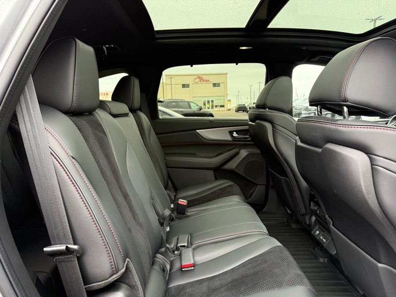 Acura MDX Vehicle Image 11
