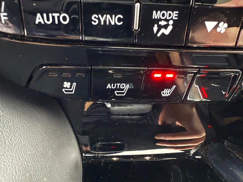 Acura MDX Vehicle Image 19