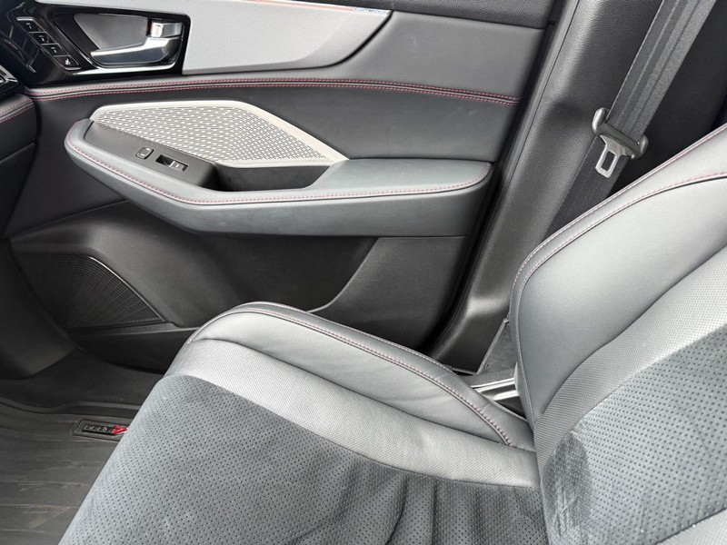 Acura MDX Vehicle Image 24