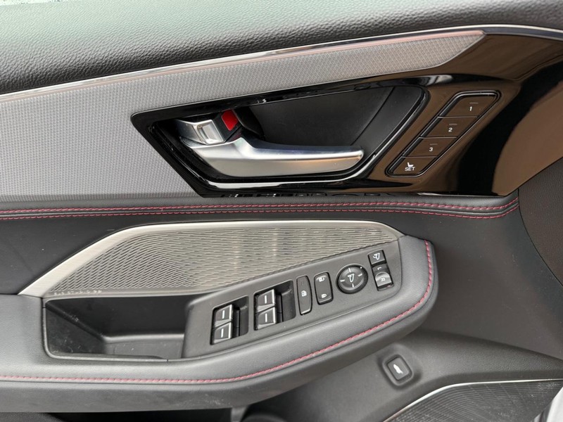 Acura MDX Vehicle Image 28