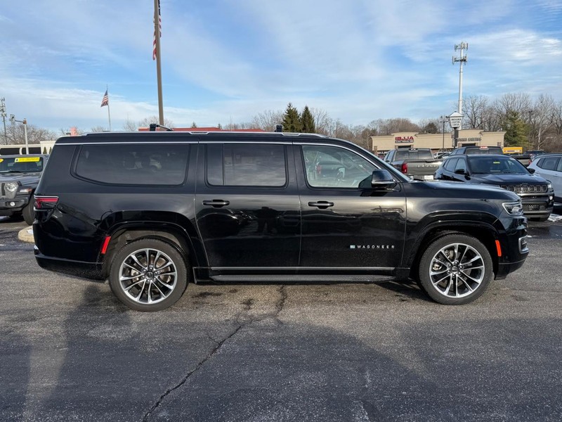 Jeep Wagoneer L Vehicle Image 02