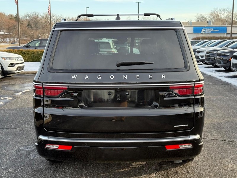 Jeep Wagoneer L Vehicle Image 04