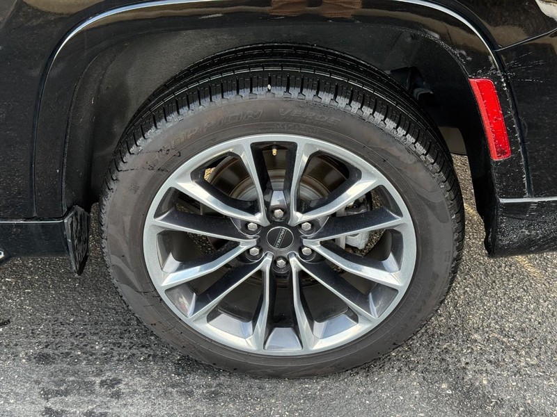 Jeep Wagoneer L Vehicle Image 06