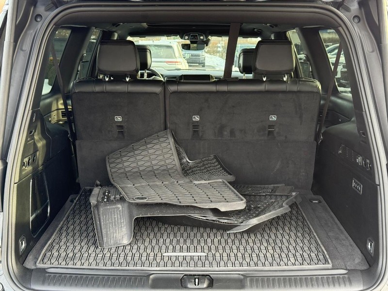 Jeep Wagoneer L Vehicle Image 07