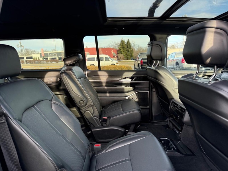 Jeep Wagoneer L Vehicle Image 11