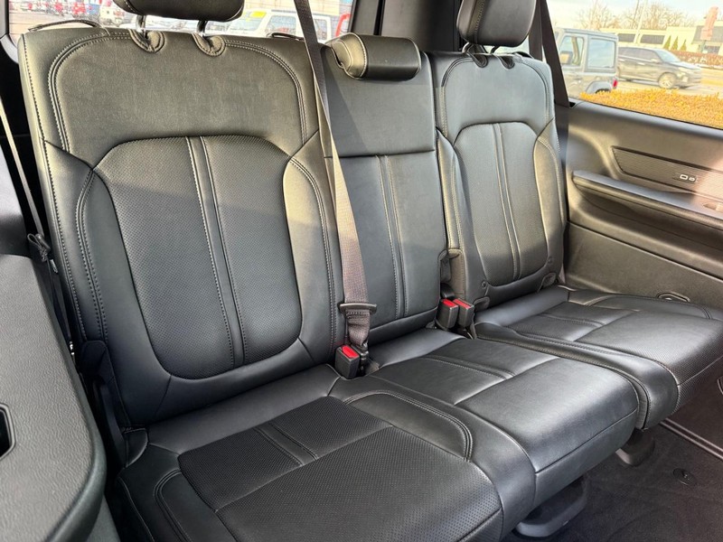 Jeep Wagoneer L Vehicle Image 12