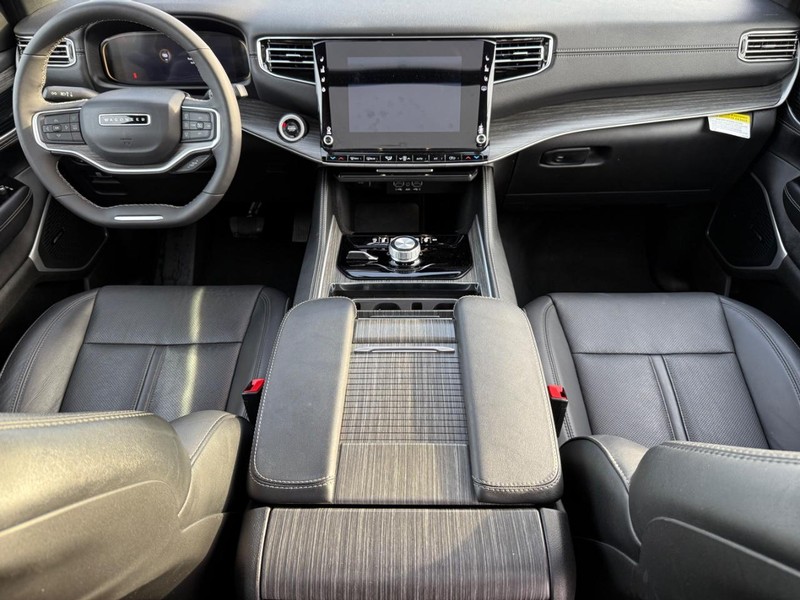 Jeep Wagoneer L Vehicle Image 14