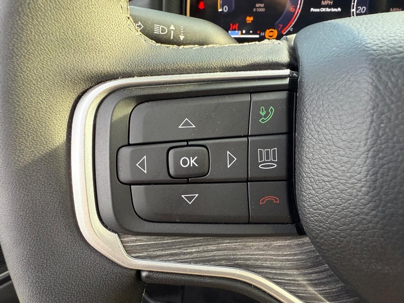 Jeep Wagoneer L Vehicle Image 16