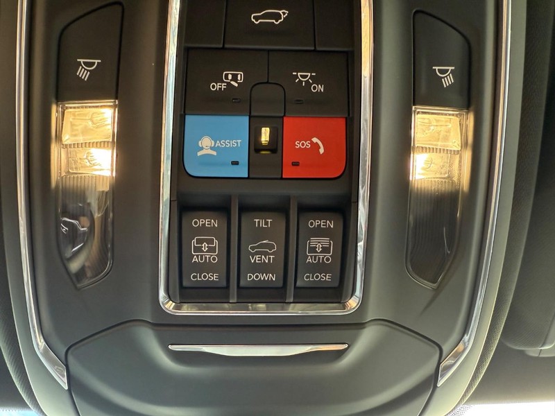 Jeep Wagoneer L Vehicle Image 23