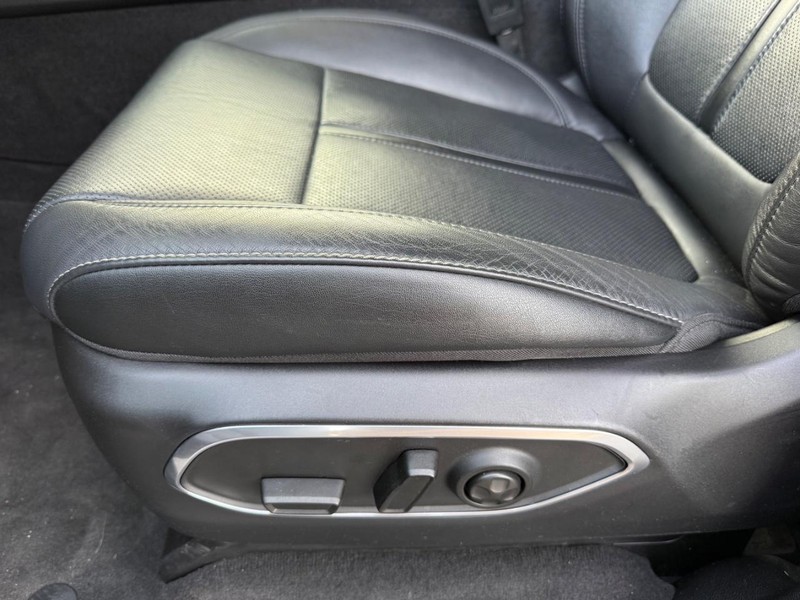 Jeep Wagoneer L Vehicle Image 27