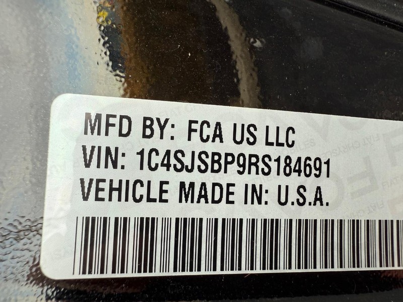 Jeep Wagoneer L Vehicle Image 28