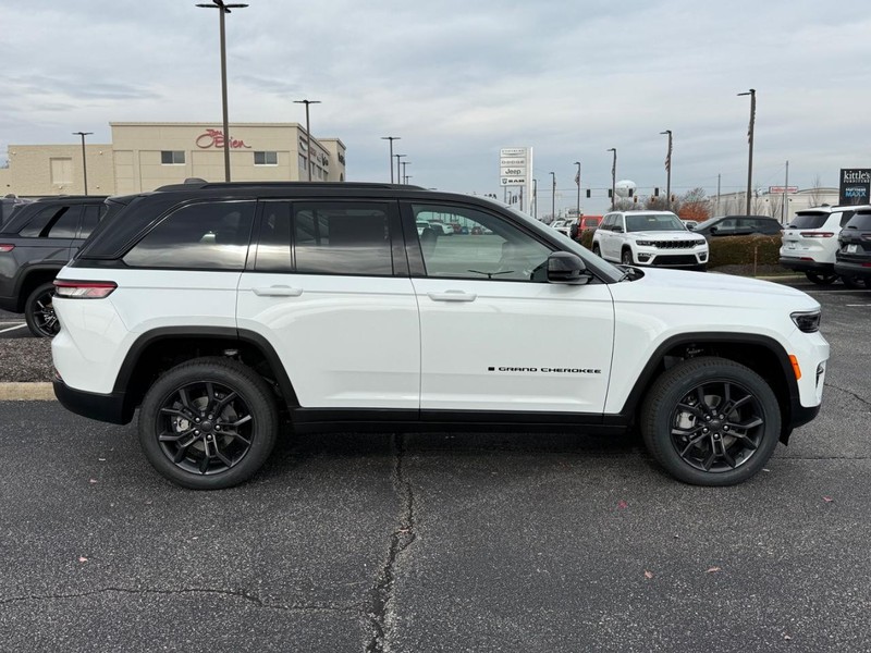 Jeep Grand Cherokee Vehicle Image 02