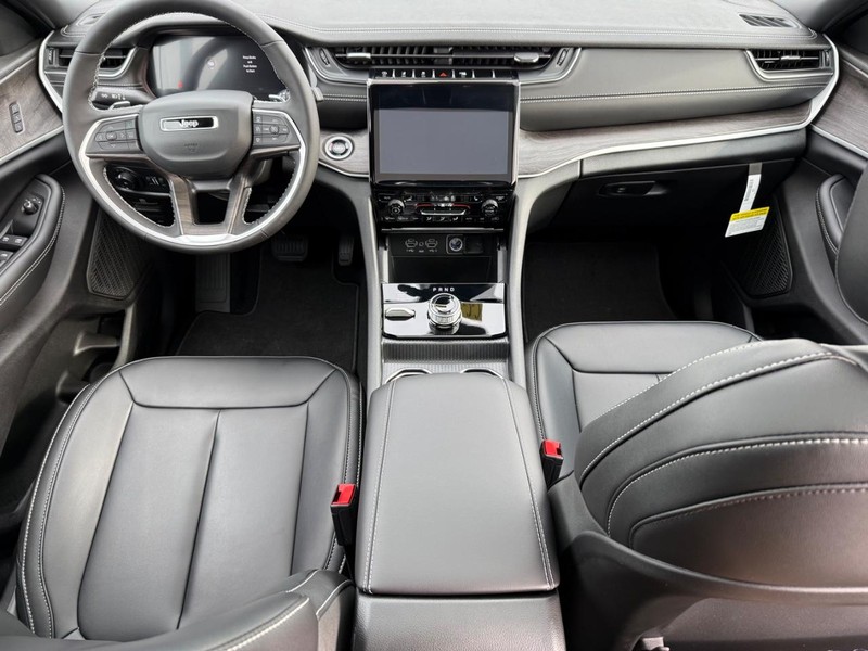 Jeep Grand Cherokee Vehicle Image 06