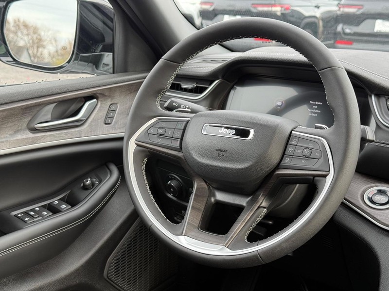 Jeep Grand Cherokee Vehicle Image 07