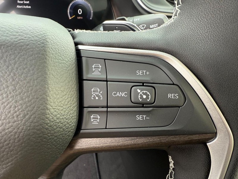 Jeep Grand Cherokee Vehicle Image 09