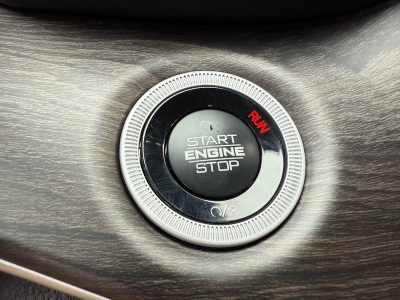 Jeep Grand Cherokee Vehicle Image 10