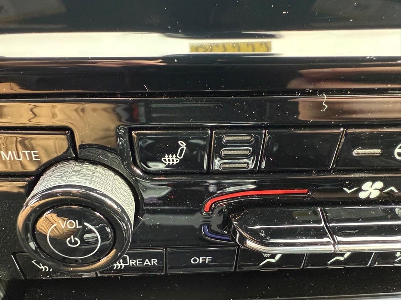 Jeep Grand Cherokee Vehicle Image 11