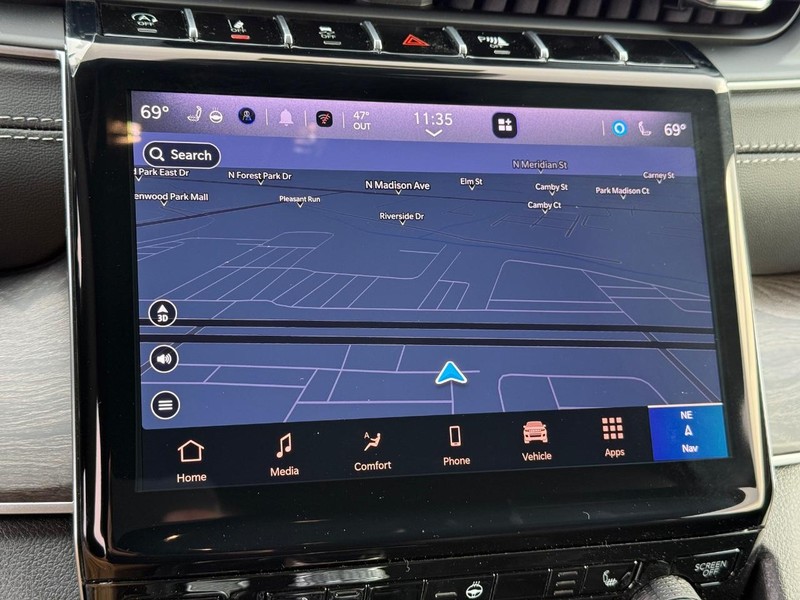 Jeep Grand Cherokee Vehicle Image 12