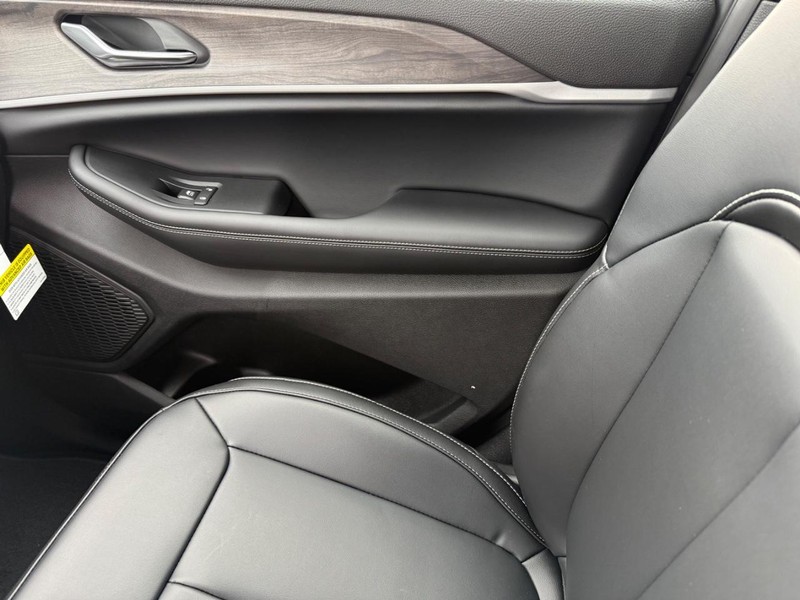 Jeep Grand Cherokee Vehicle Image 16