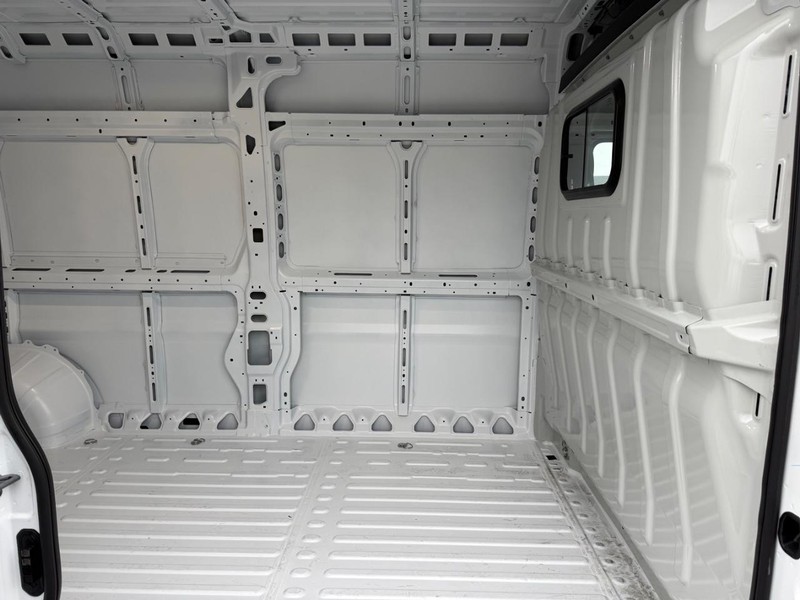 Ram ProMaster Cargo Van Vehicle Image 04