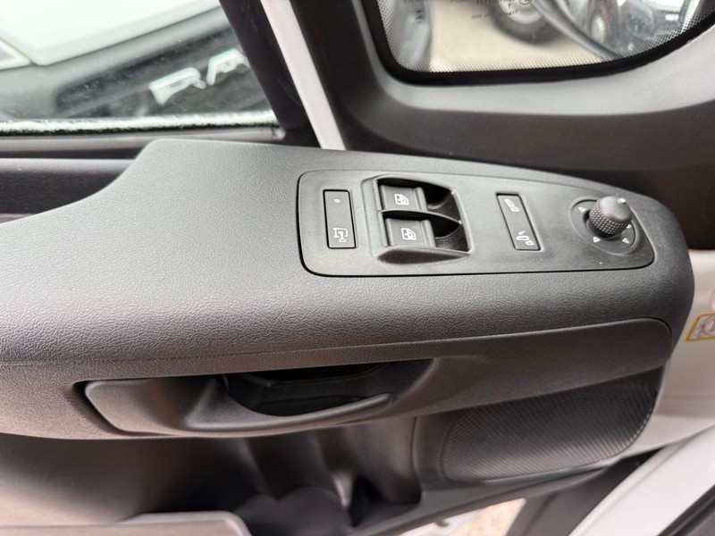 Ram ProMaster Cargo Van Vehicle Image 17