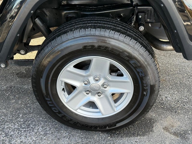 Jeep Gladiator Vehicle Image 06