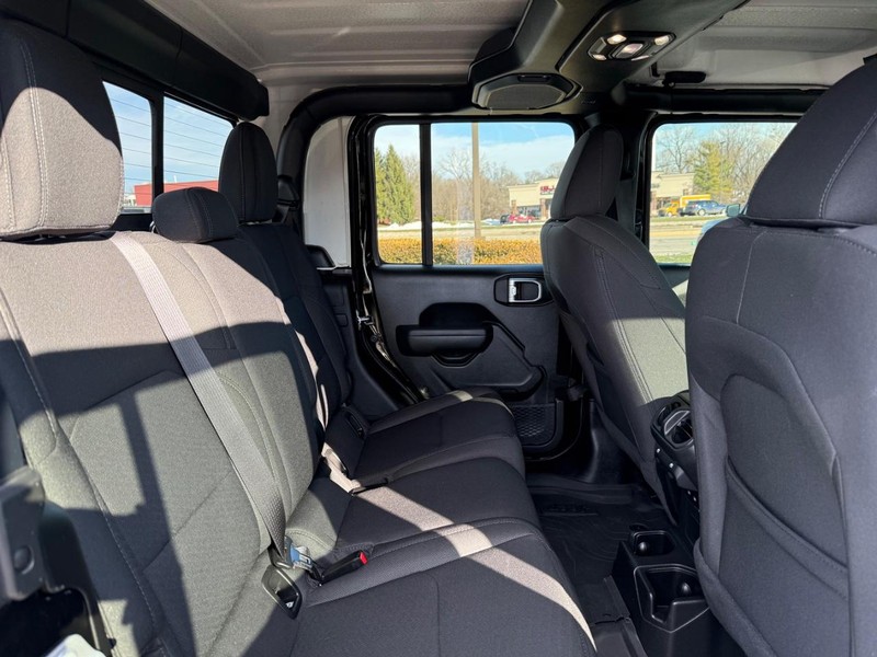 Jeep Gladiator Vehicle Image 10