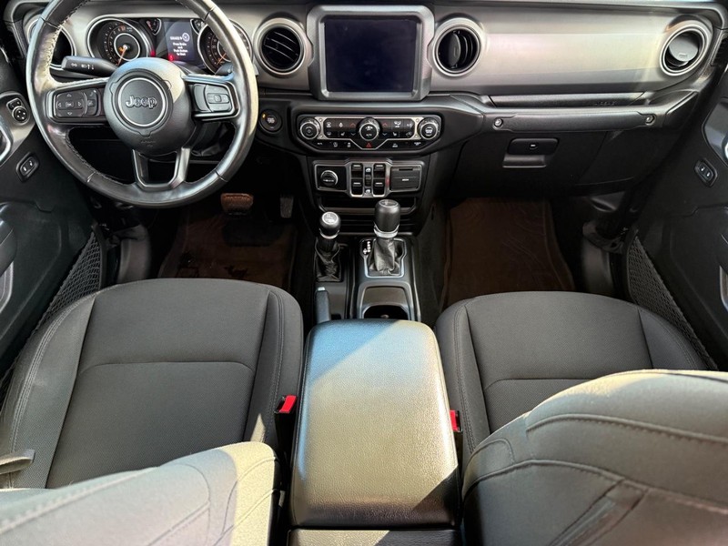 Jeep Gladiator Vehicle Image 11