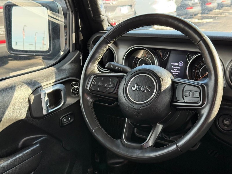 Jeep Gladiator Vehicle Image 12