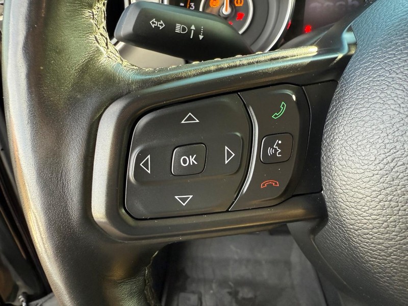 Jeep Gladiator Vehicle Image 13